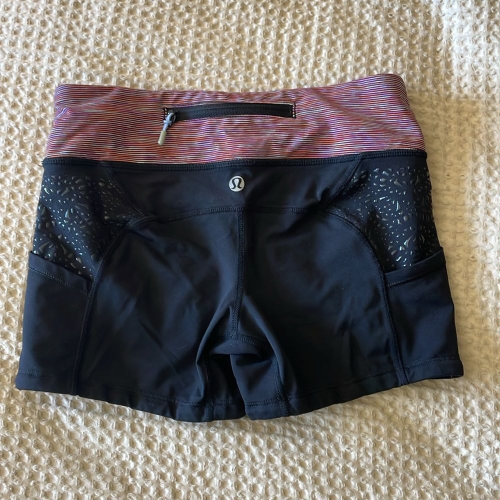 Lululemon Run Shorty Short Black Wee Are From Space Black spandex small low rise - Picture 4 of 7